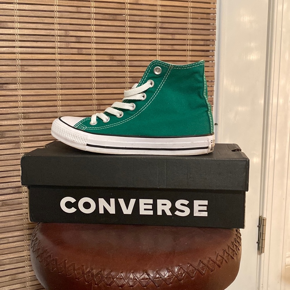 Kelly green converse high tops